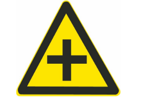 图中标志的含义是___。 A：向左或向右转弯B：禁止通行C：双向通行D：十字交叉路口图中标志的含义是
