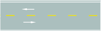 路中黄色分界线的作用是什么？ A. 允许在左侧车道行驶B. 分隔对向行驶的交通流C. 分隔同向行驶的