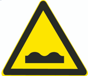 这个标志是何含义？ A. 路面低洼B. 驼峰桥C. 路面不平D. 路面高突这个标志是何含义？ A. 