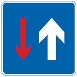 这个标志是何含义？ A. 停车让行B. 单行路C. 会车先行D. 对向先行这个标志是何含义？ A. 