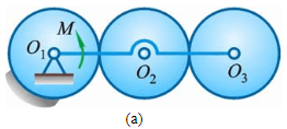 在图示行星齿轮机构中，以O1为轴的不动轮，其半径为r。全机构在同一水平面内。设两动轮为均质圆盘，半径