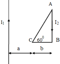 如图所示．一无限长直导体通有电流I1，旁边有一等腰直角三角形线圈abc，两者在同一平面内，且三龟形的