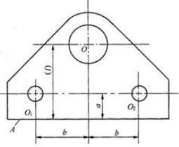 如图（a)所示板形工件，最后工序为在其上钻O1、O2孔，要求O1O2与A面平行。    试设计保证设