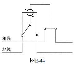 绘图题：图E-44为一单相电路电能表的接线图，分析该种接线有无错误，画出正确的接线图。	