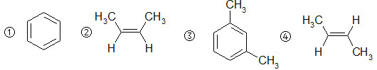下列化合物具有对称中心的是（）。