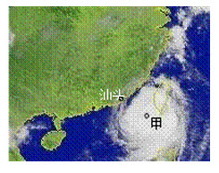 下图为2012年8月23日某种天气系统控制下形成的卫星云图照片。结合所学知识，回答下列问题。此时，汕
