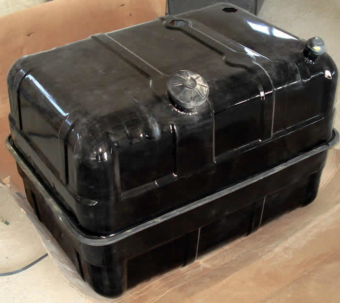 下图所示为用低碳钢薄板冲压-焊接而成的汽车油箱，该油箱可采用的焊接方法是： 　A、submerged