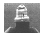一种微型手电筒的灯泡做成右图所示的形状，它的前端相当于一个（）使用这种灯泡可以省去一般手电筒中的—个