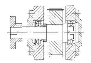 图示为一直齿轮轴通过一对轴承支承在箱体上，动力由联轴器输入，试分析该轴的结构错误，并画出正确的结构。